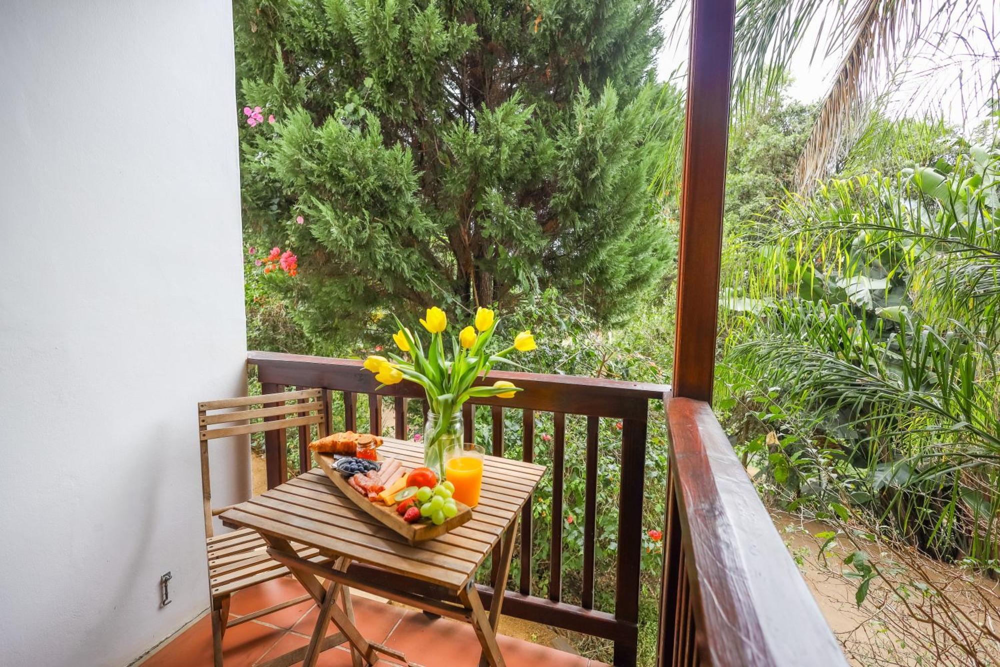 The Blue Door B&B Ист-Лондон Экстерьер фото