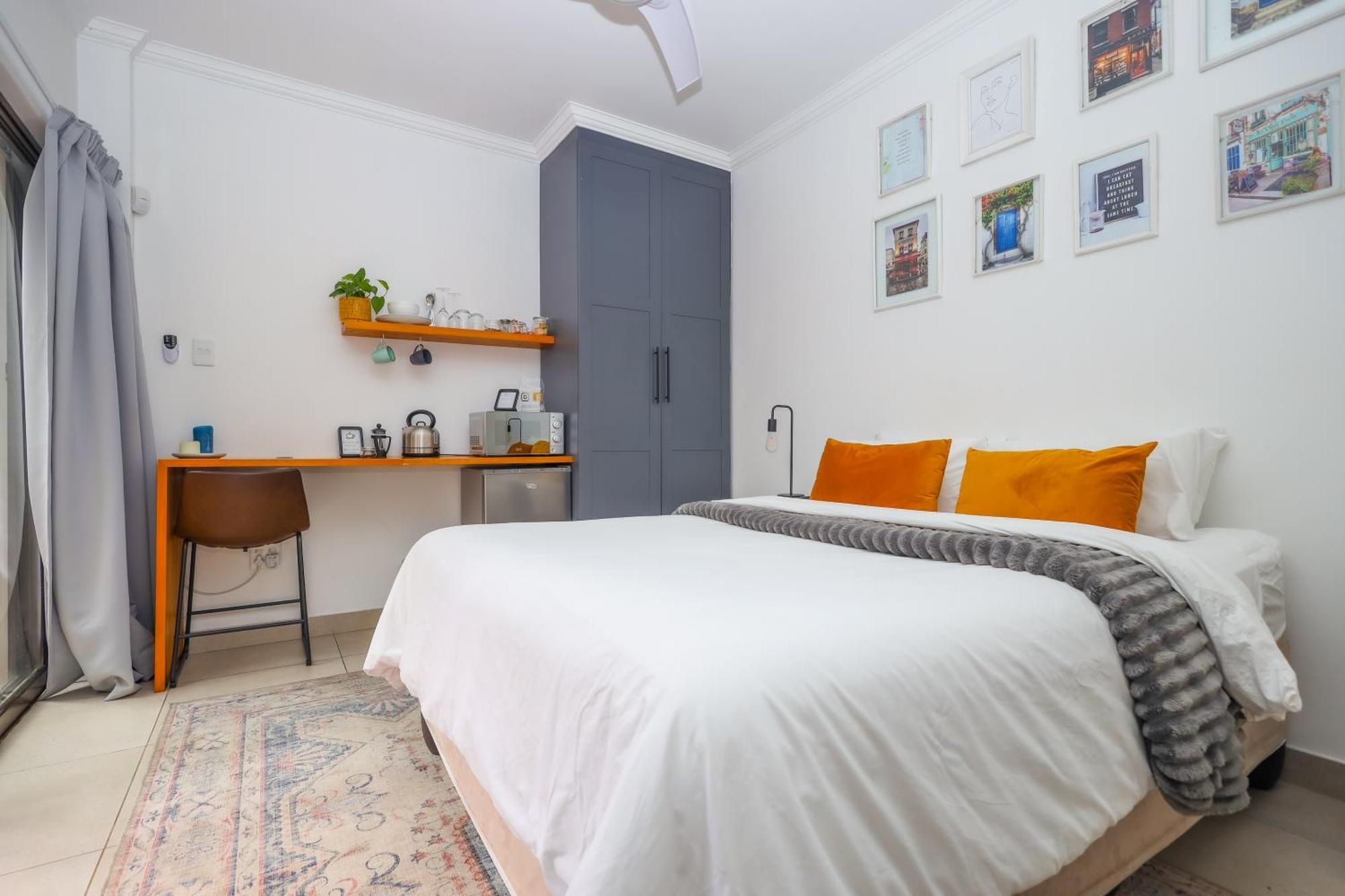The Blue Door B&B Ист-Лондон Экстерьер фото