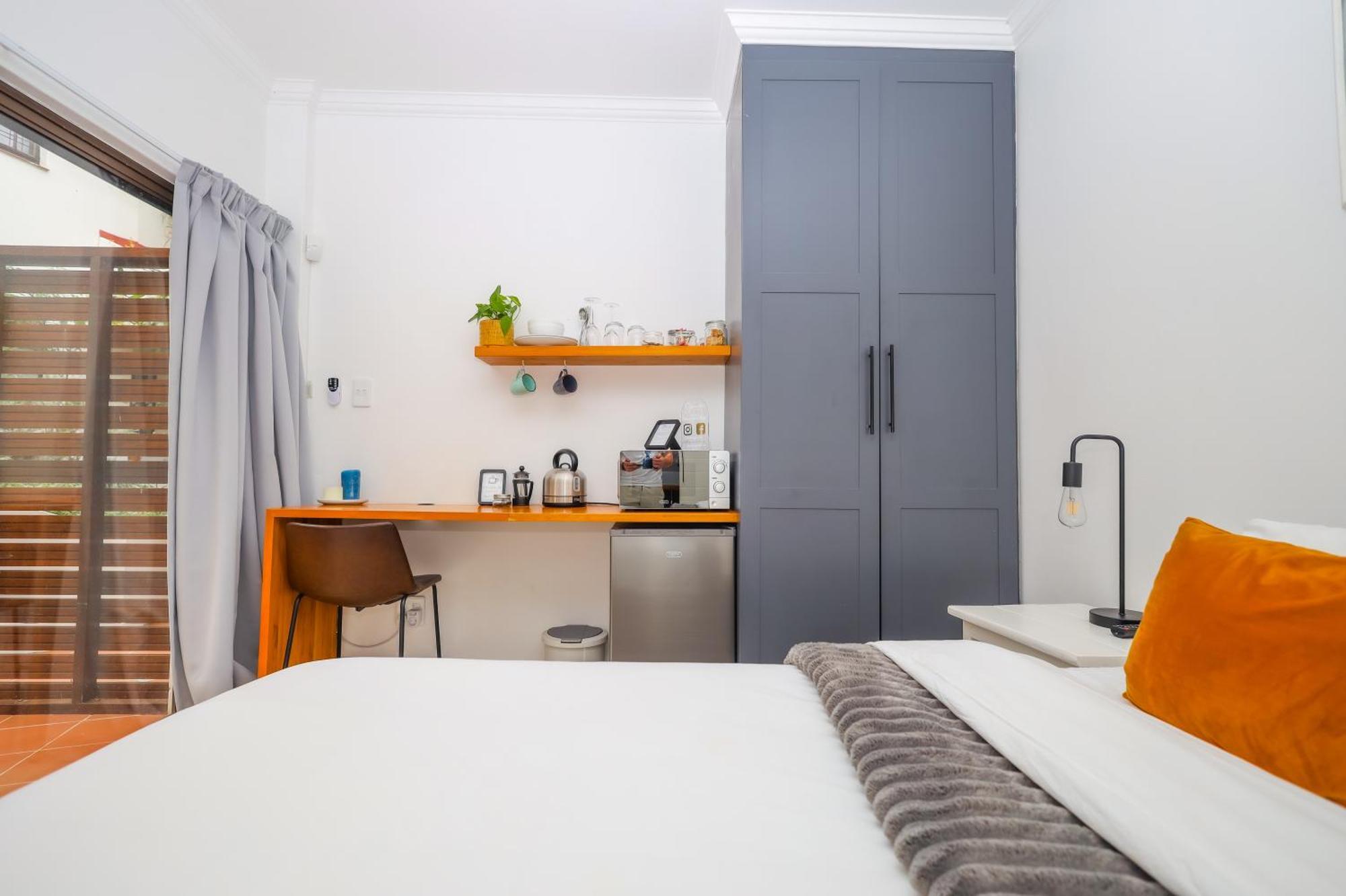 The Blue Door B&B Ист-Лондон Экстерьер фото